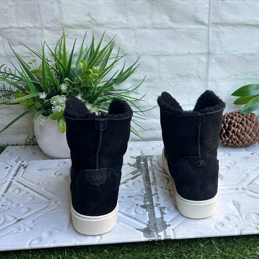 UGG Women's Lynus High Top Sneaker Black Suede Size 7.5 like new